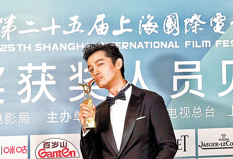 ◆ 胡歌感謝所有劇組工作人員陪伴自己走過了一場「不虛此行」的經歷。