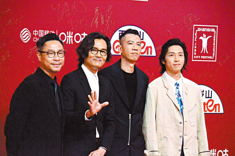 ◆ 左起：《第八個嫌疑人》導演李子俊、主演林家棟、編劇周汶儒和主演孫陽紅毯留影。