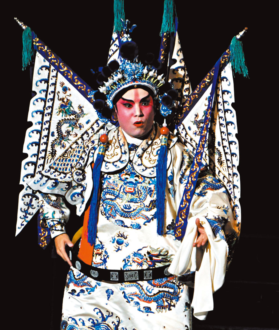 ◆洪海在《殺廟》一折戲與陳嘉鳴及兩位新秀演員林貝嘉、鄺純茵演繹連場的追殺身段。