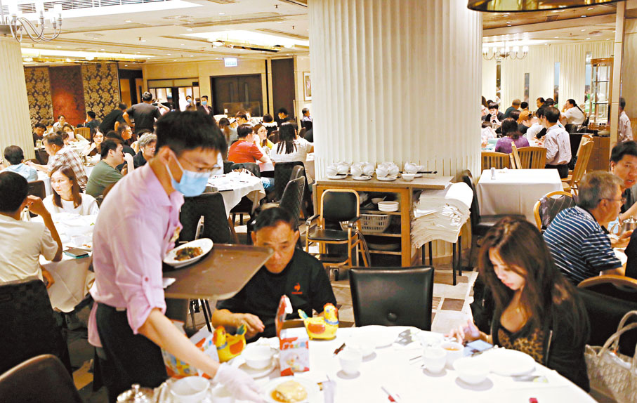 ◆酒樓在父親節生意不錯。香港文匯報記者萬霜靈  攝