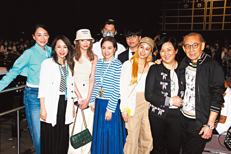 ◆英皇集團老闆楊受成博士與太太、霍汶希、李幸倪、陳家樂、連詩雅等捧場。