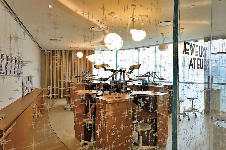 ◆L'ÉCOLE珠寶藝術學院旨在引領觀眾探賞珠寶藝術文化。