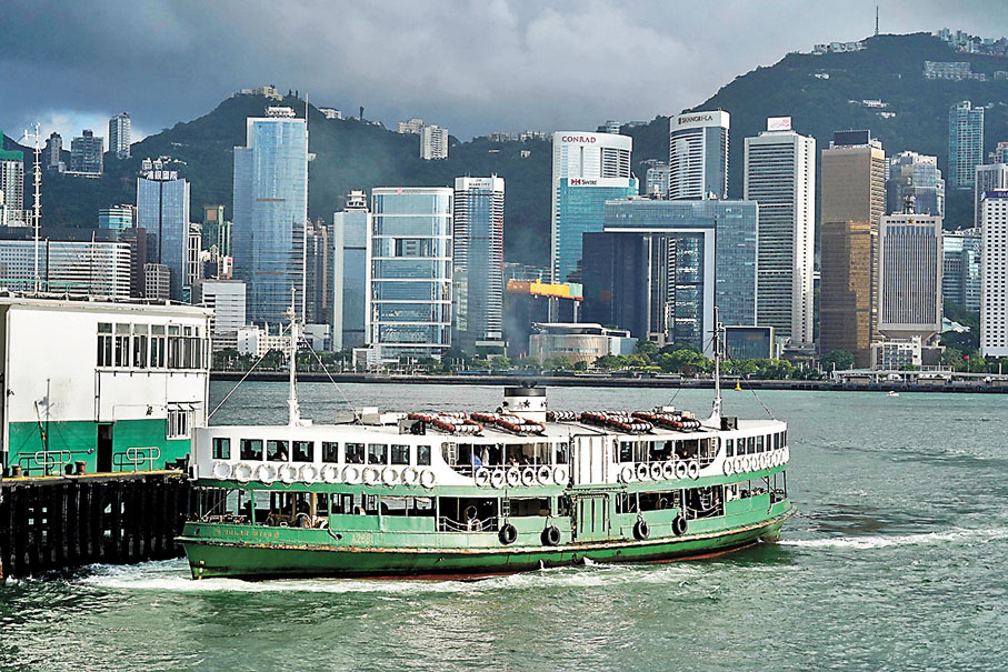 ◆ 7月1日市民可免費乘搭天星小輪往來尖沙咀和灣仔。香港文匯報記者曾興偉 攝