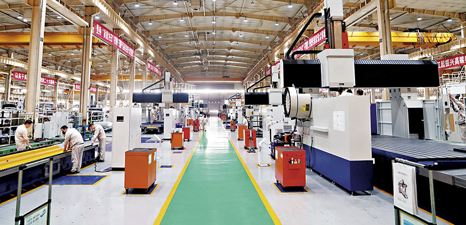 ◆在通用技術瀋陽機床的現代化數控機床生產車間，工作人員正在作業。 受訪者供圖