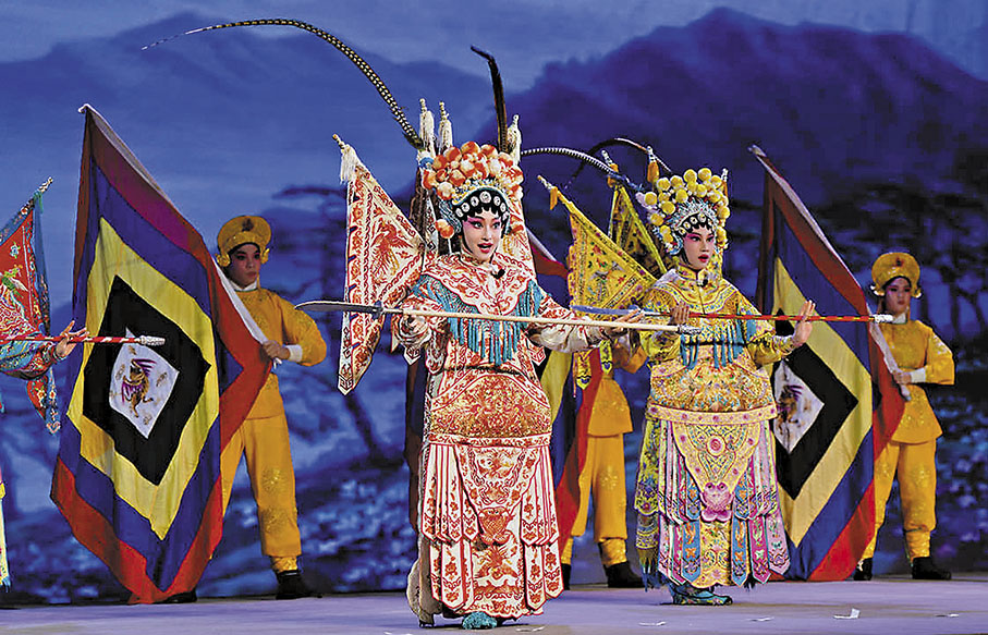 ◆澳門青少年表演粵劇《巾幗英雄·穆桂英》。