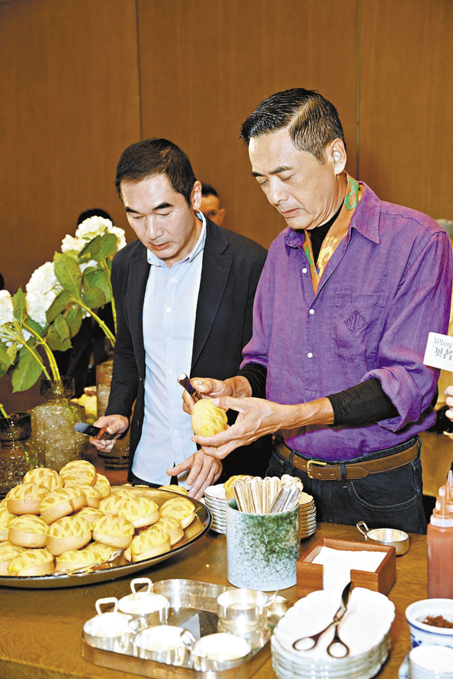 ◆ 發哥同方中信現場製作菠蘿油。