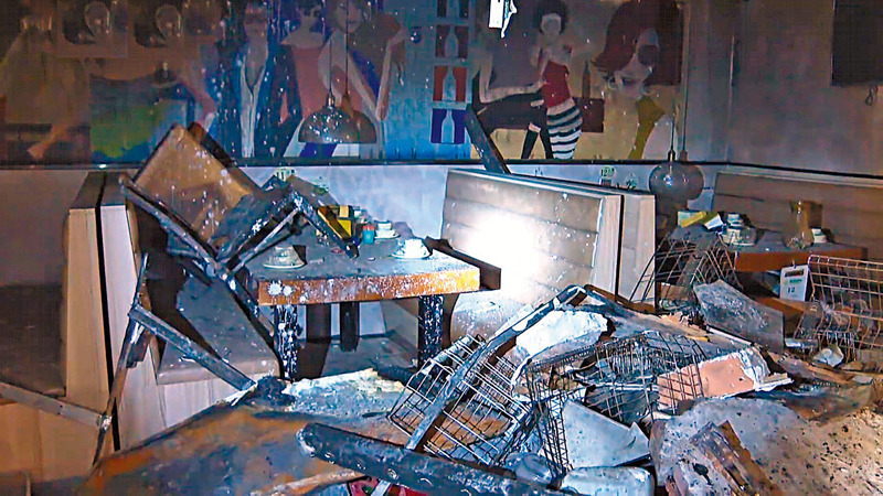 ◆事發時正處於用餐高峰時段。圖為事故現場。 網上圖片