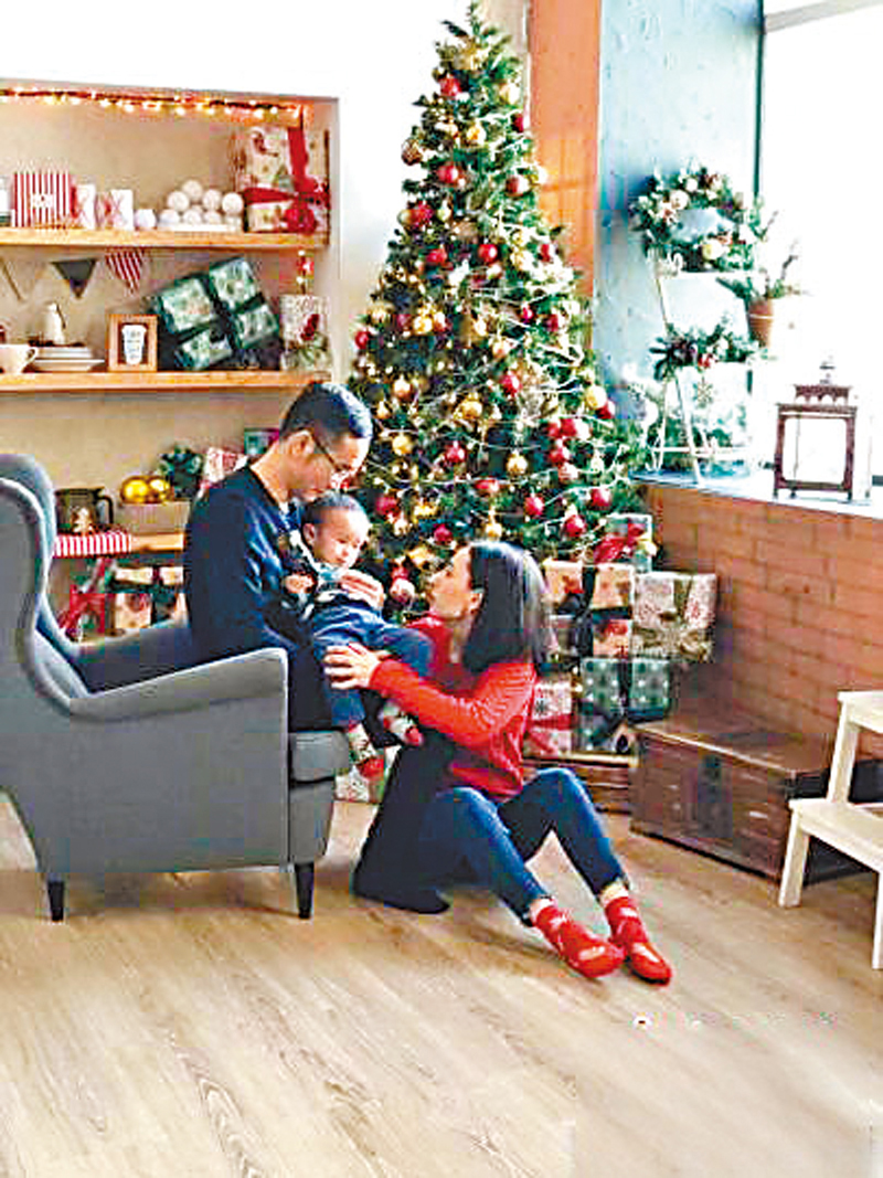 ◆阿妮塔一家溫馨而幸福。