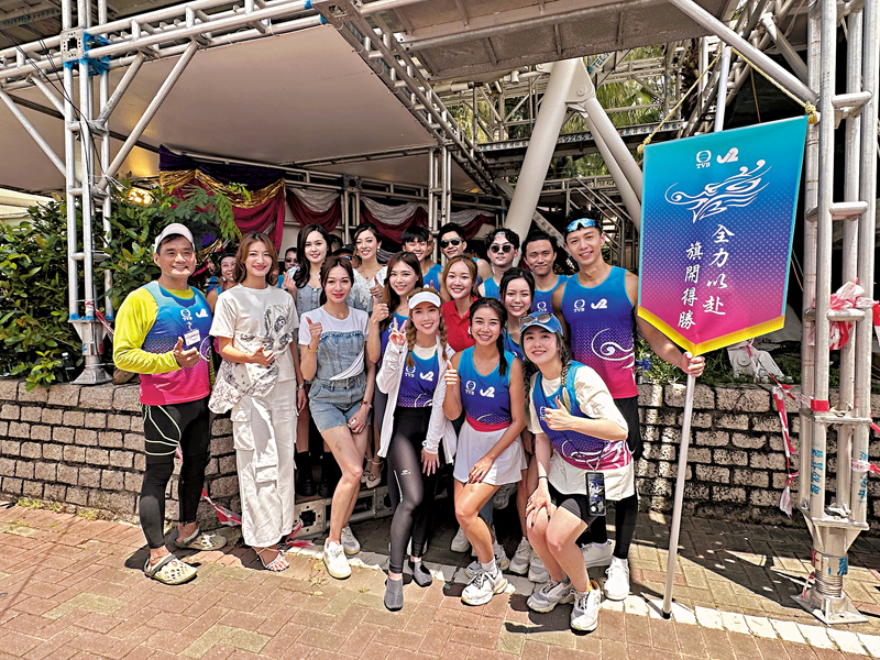 ◆J2ers健兒參加龍舟賽，林鈺洧、許子萱、廖慧儀等到場化身啦啦隊打氣。