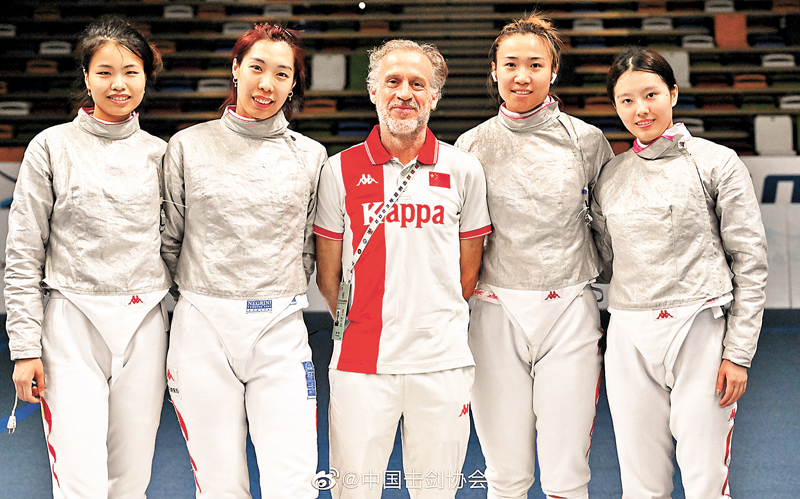 ◆國家隊昨在女佩團體賽決賽，以40：45負韓國屈居亞軍。中國劍協圖片