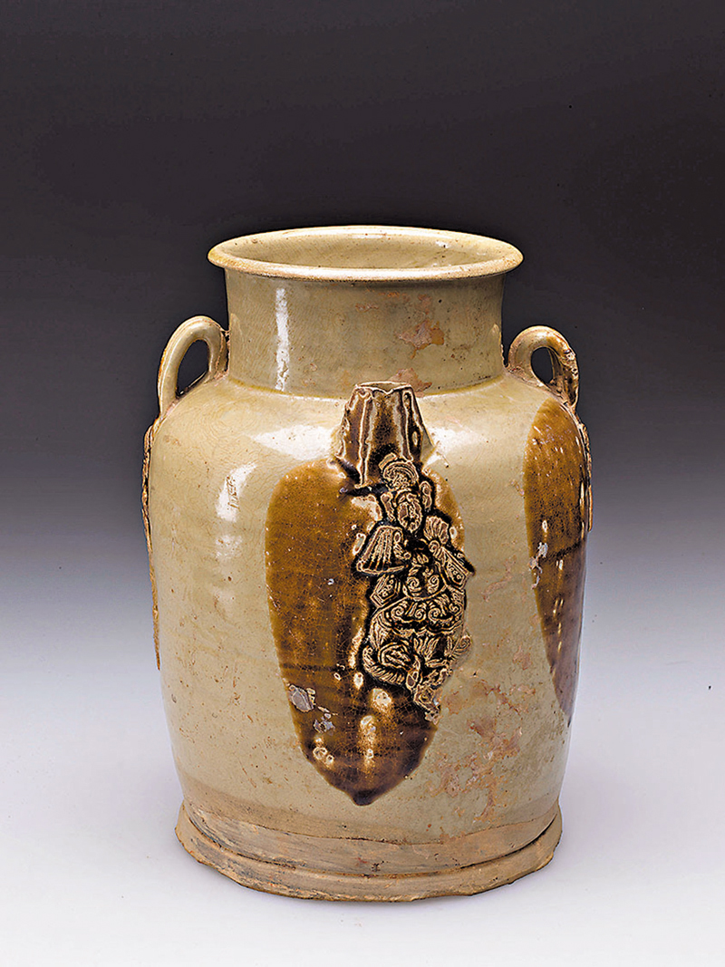 ◆青釉褐斑模印貼花人物紋雙繫瓷壺