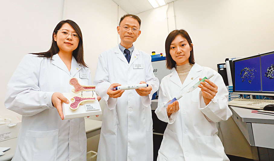 ◆左起：浸大中醫藥學院助理教授于媛媛、浸大羅守輝骨與關節疾病轉化醫學研究所所長張戈、浸大羅守輝骨與關節疾病轉化醫學研究所博士後研究學人王璐瑤。