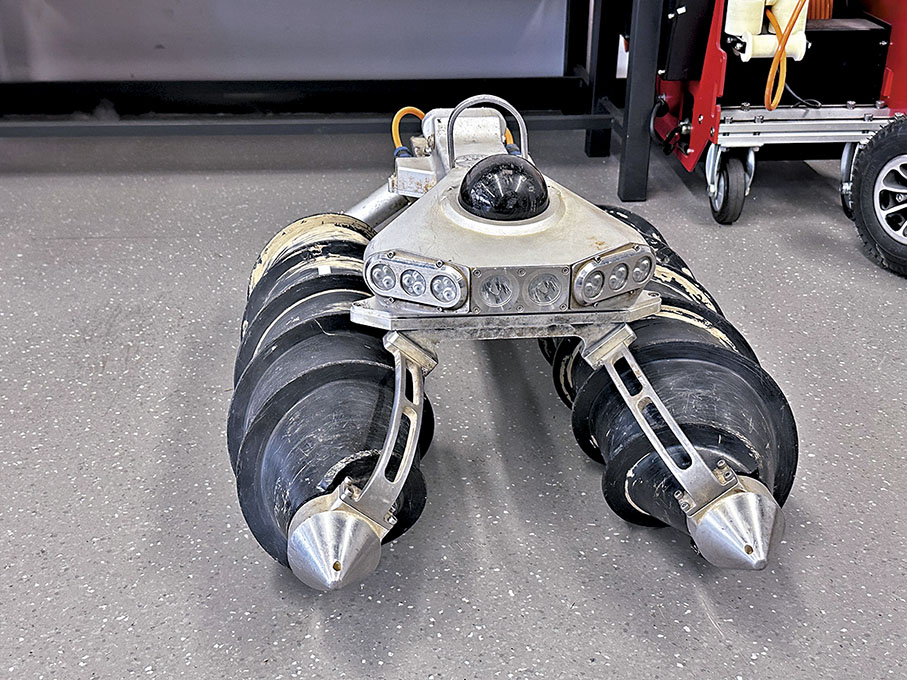 ◆團隊研發可在管道滿水情況下進行作業的外水檢測機器人。