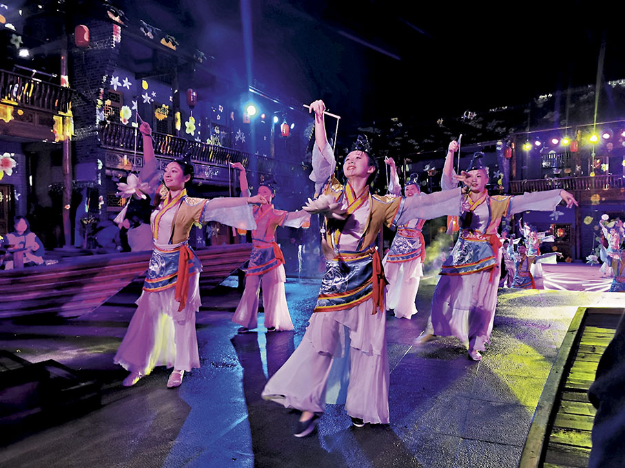 ◆遊客晚上可感受大型沉浸式演藝劇目《葭萌春秋》。