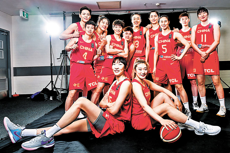 ◆中國女籃出征亞洲盃前合影。微博圖片