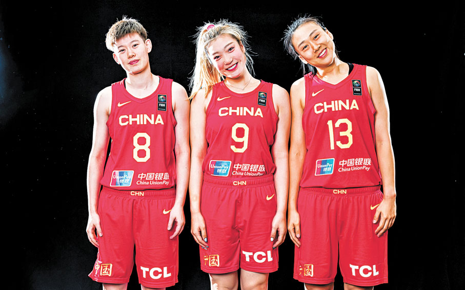 ◆中國女籃隊員金維娜（左起）、李夢及高頌。微博圖片