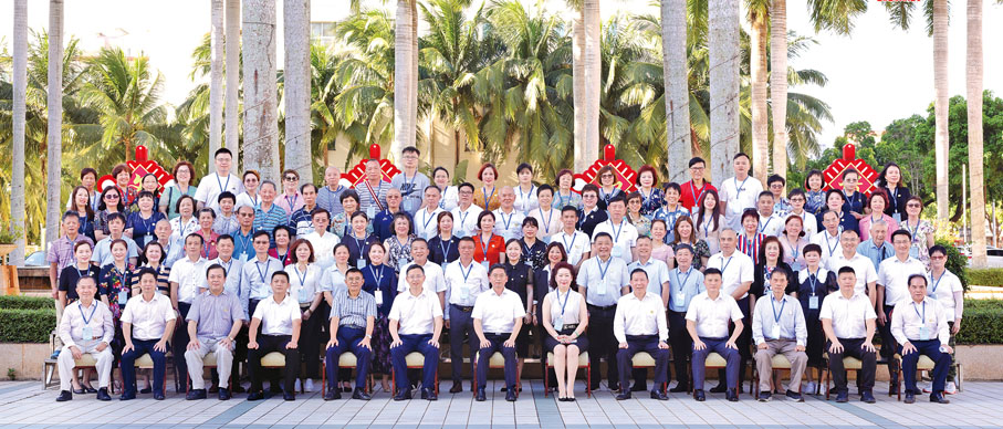 ◆ 文昌市委市政府領導與訪問團合影留念。