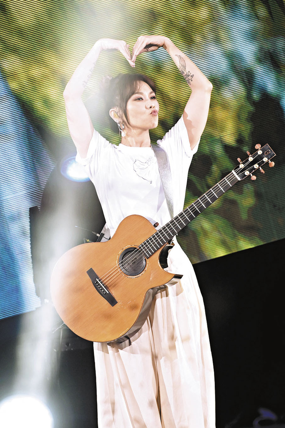 ◆ 蔡健雅嘟嘴擺心心甫士。