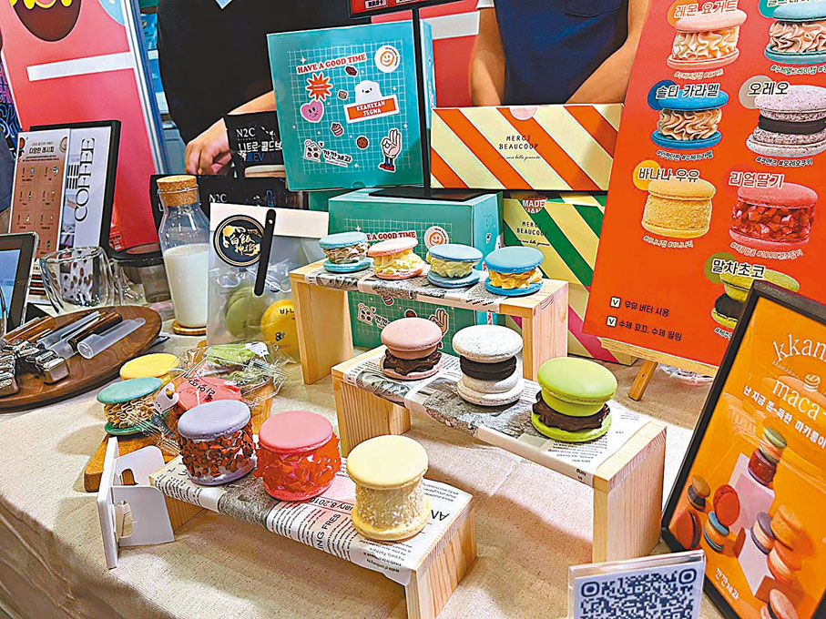 ◆零食世界部分展商展品。香港文匯報記者郭倩  攝