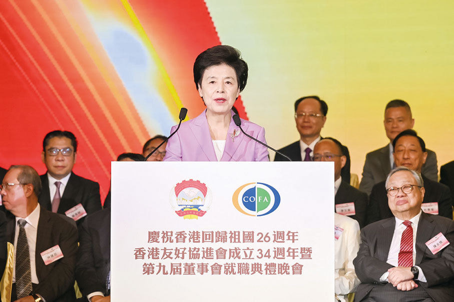 ◆ 全國政協副主席咸輝講話。