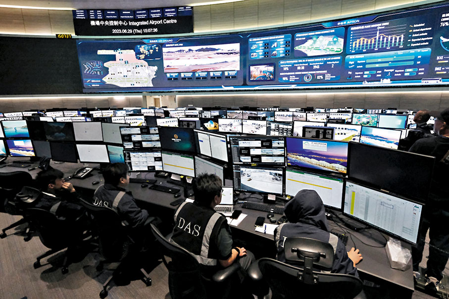 ◆系統設有逾240個超高解像監察數碼攝影機，極端天氣下亦能提供清晰影像。 香港文匯報記者涂穴 攝