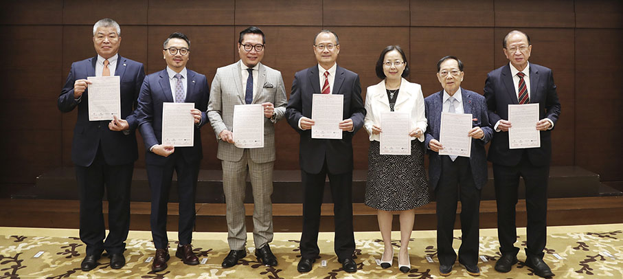 ◆左起曾燊典、陳偉聰、史立德、蔡冠深、陳瑞娟、梁志堅、貝鈞奇。