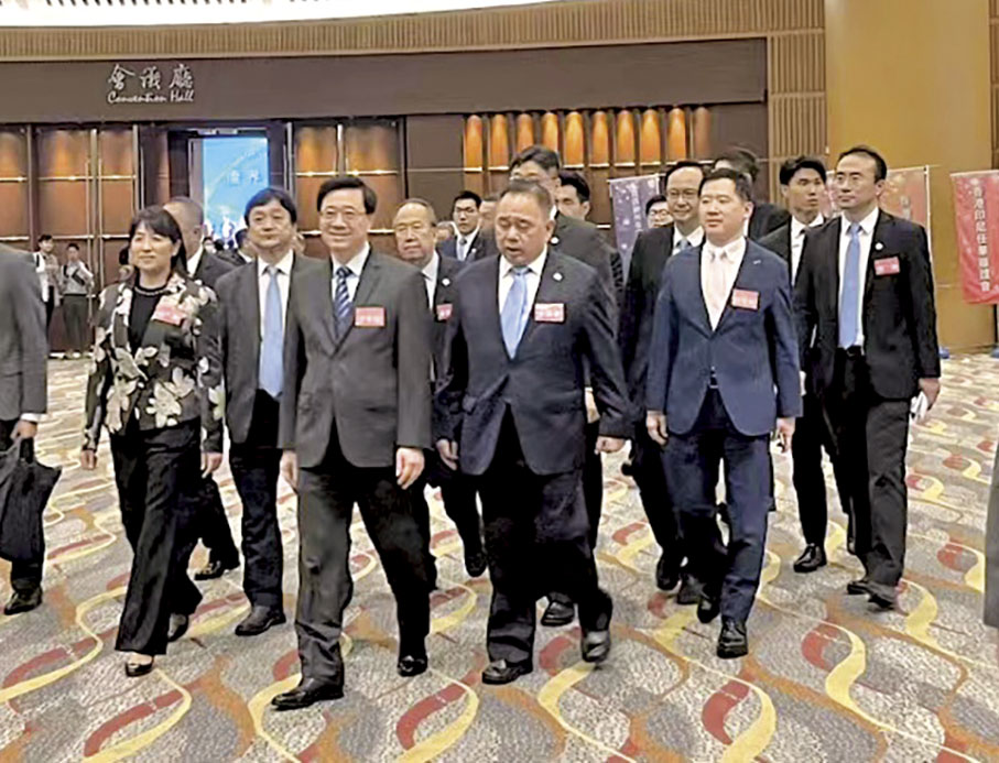 ◆ 程燕出席僑界社團聯會兩會宣講會。