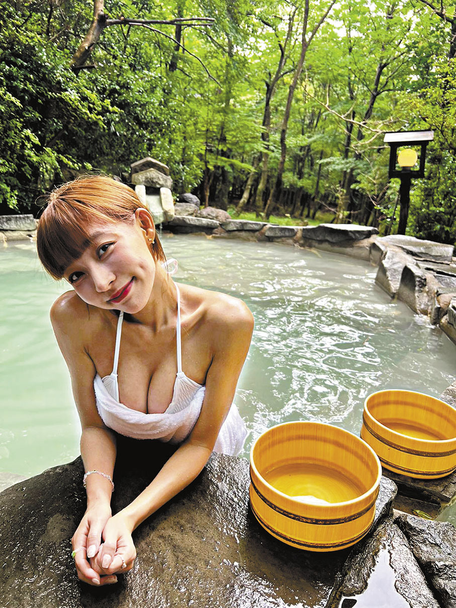 ◆林襄在日本浸溫泉。