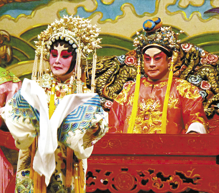 ◆廖國森在慶鳳鳴年代演出《獅吼記》中不掛鬚皇帝。