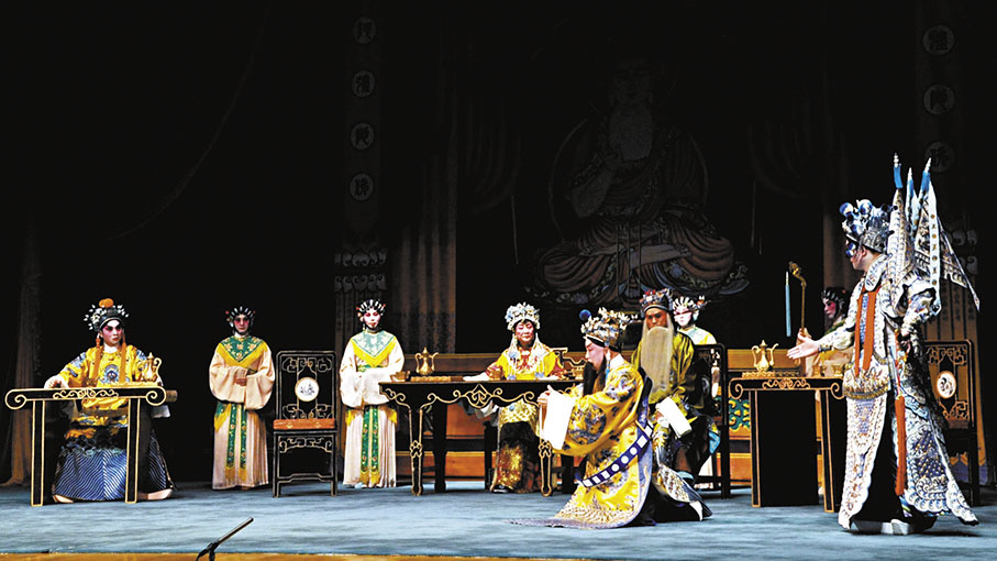 ◆在重塑《帝女花》65年專業版中，廖國森仍演崇禎，其中與李龍白雪紅演出香劫一段。