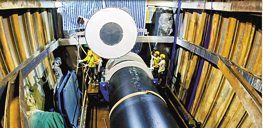 ◆「內套喉管法」修復可減少對粉嶺公路交通帶來的影響。 水務署供圖