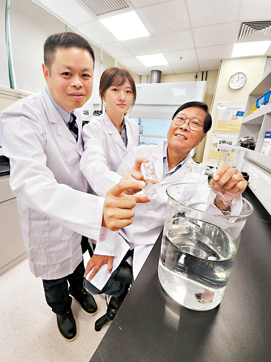 ◆香港3所大學進行跨院校合作研究，成功利用「人工青口」監測海水中放射性物質含量。香港文匯報記者吳健怡  攝