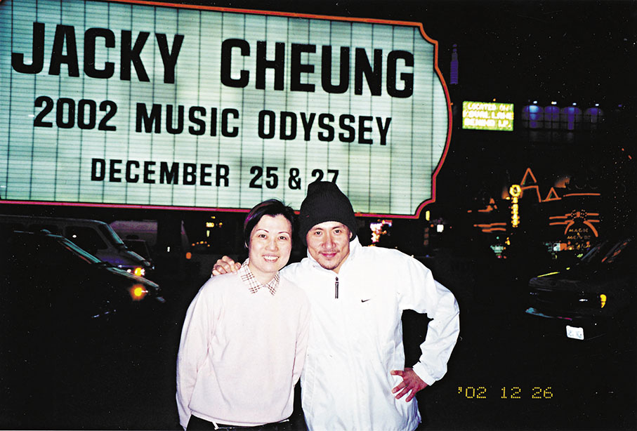 ◆《張學友2002音樂之旅世界巡迴演唱會》拉斯維加斯站陳淑芬與學友並肩作戰。