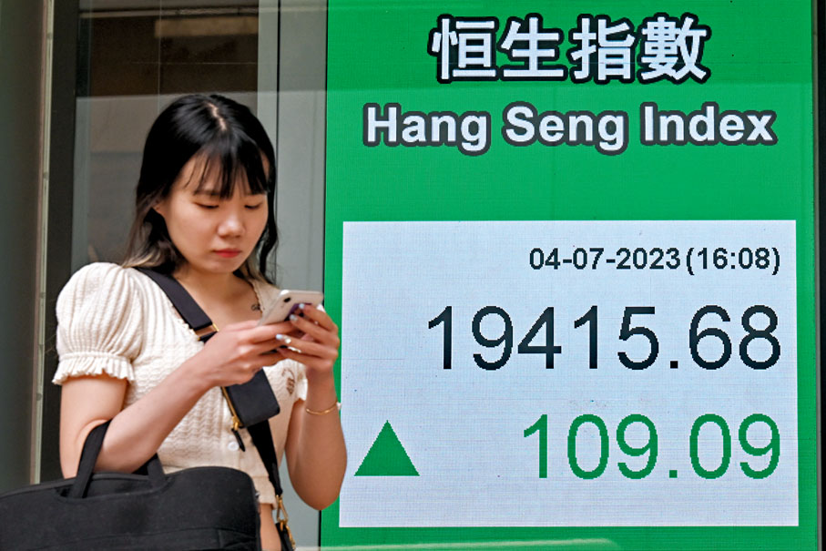 ◆恒指昨收市升109點報19,415點,兩日累升近500點。 中新社