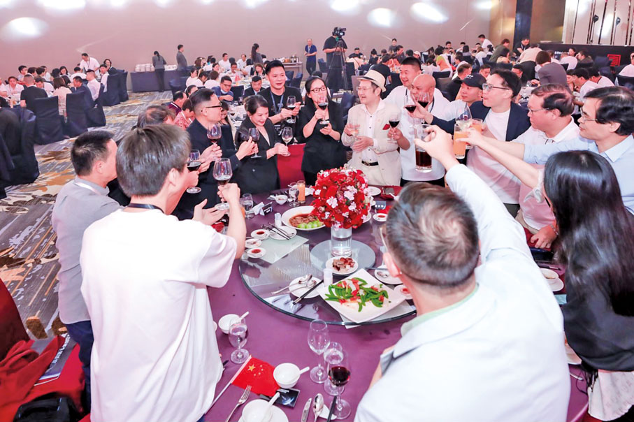 ◆ 大會設晚宴共慶香港回歸祖國26周年。
