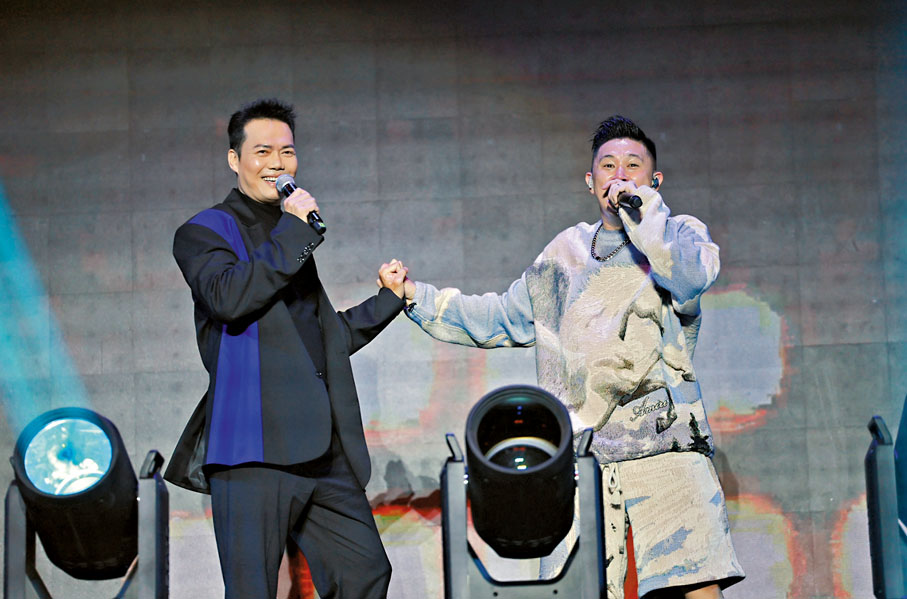 ◆ Laughing 哥與MC Jin合唱《友情歲月》。