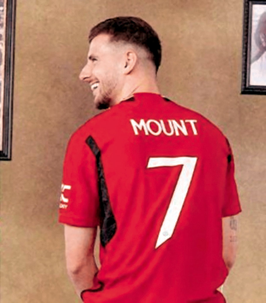 ◆美臣蒙特穿上曼聯7號球衣。 曼聯圖片