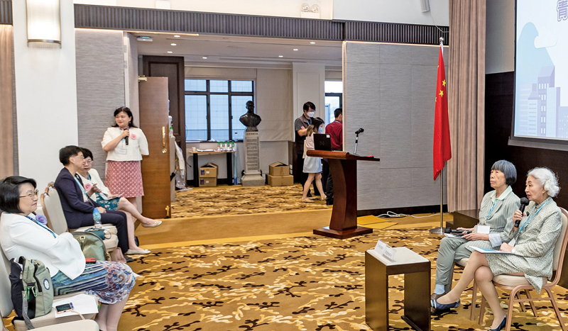 實習學員旁聽工作坊，由梁頴雯主持。