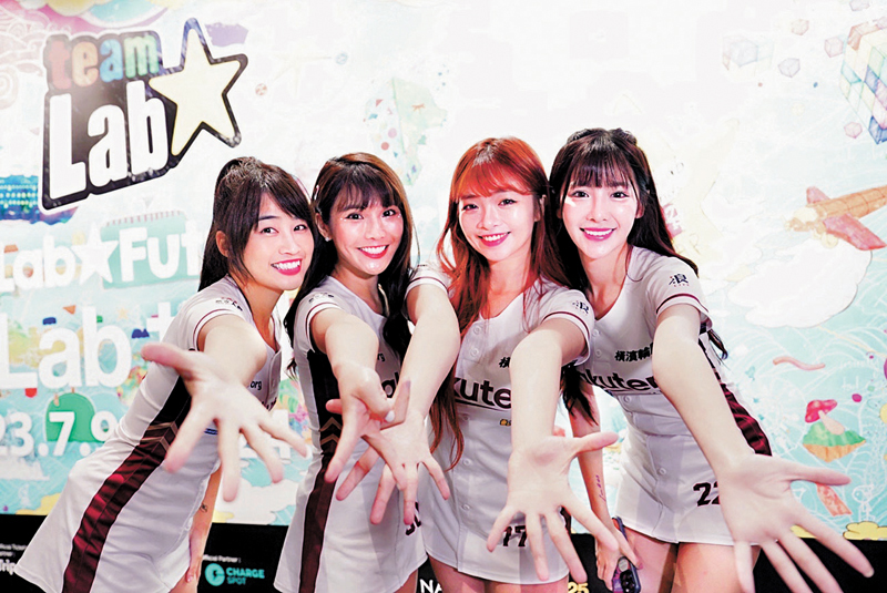 ◆「樂天女孩」陳伊（左起）、琳妲、曲曲及菲菲來港應援金牛籃球隊。