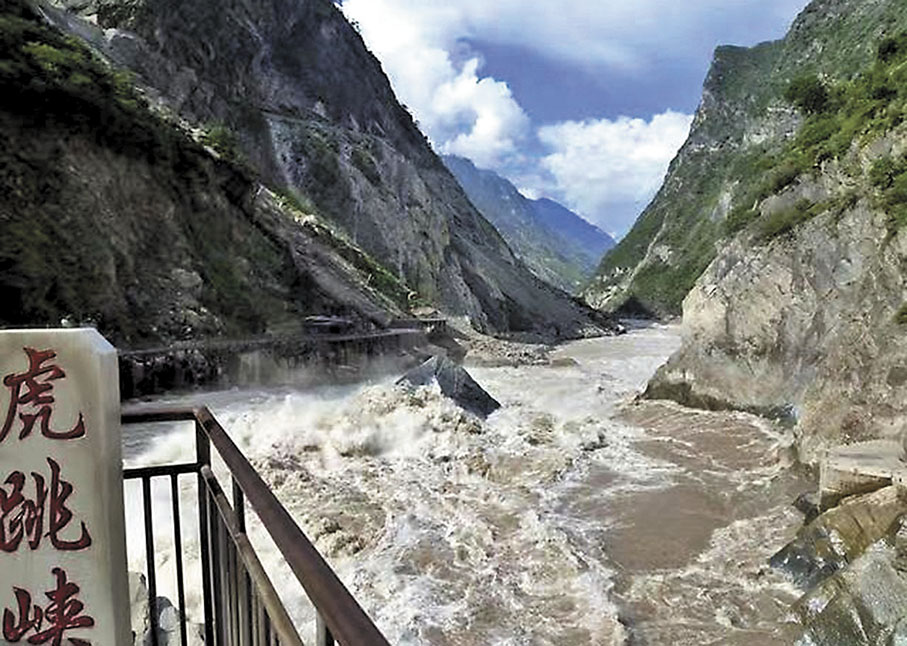 ◆虎跳峽高低差巨大。 作者供圖