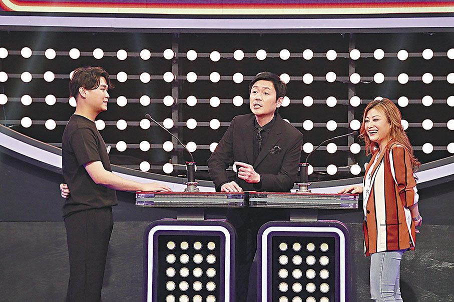 ◆李思捷同廣東話不佳的李佳對話內容相當惹笑。