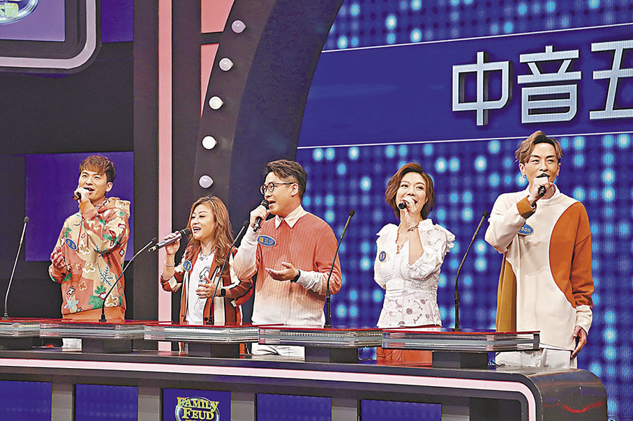 ◆「中音五強」高歌《我們的名字》炒熱氣氛。