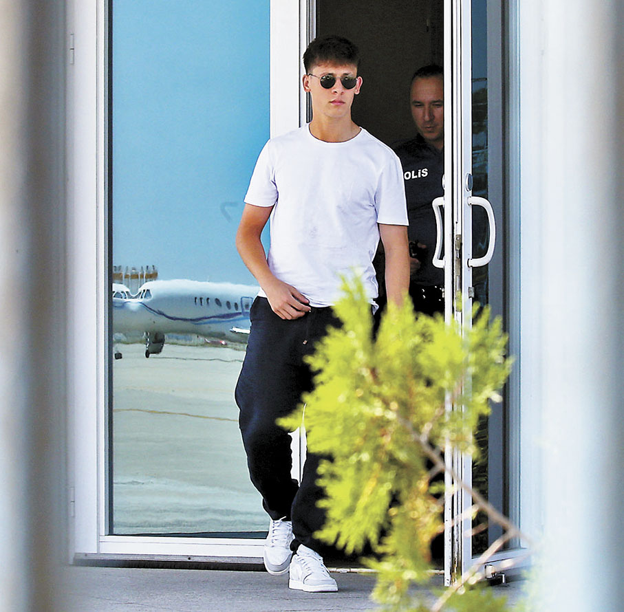 ◆艾達古拿準備飛往馬德里。  美聯社