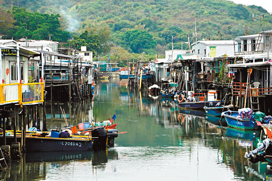 ◆ 中旅社陸續推出十餘條適合深度本港遊路線，包括「大澳水鄉‧漁村風情一天遊」。