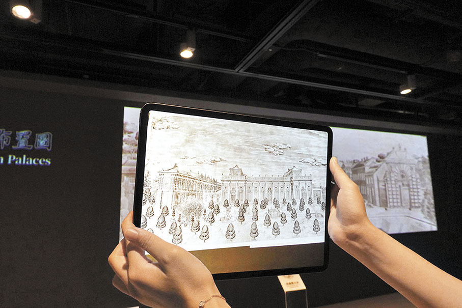 ◆觀眾以iPad或手機對準二維碼,便能看到長春園西洋樓群每個建築的線稿草圖。