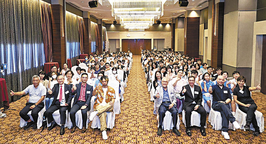 ◆一眾嘉賓評審與參賽選手為是次大賽點讚。