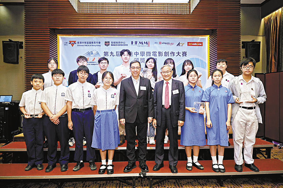 ◆初中組得獎組別大合照。