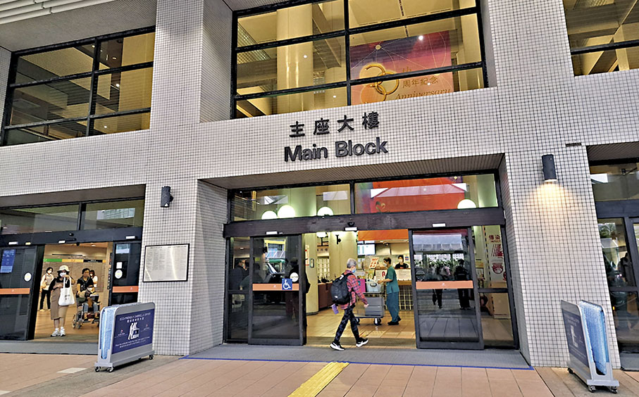 ◆東區醫院外科病房顯示屏掉落，男病人頭肩受傷。 資料圖片