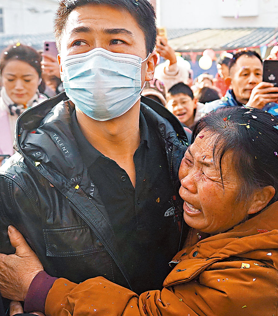 ◆尋找失蹤兒童已成為國際性的議題。圖為內地一對母子失散32年後終於團圓。 資料圖片