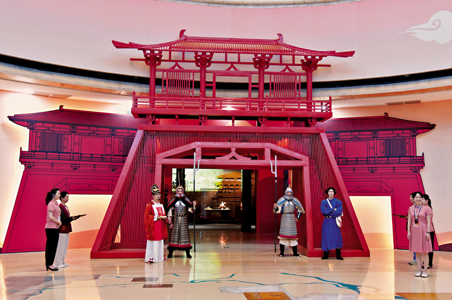 ◆長安的生活讓藍衣少年萌發長留於此的想法。